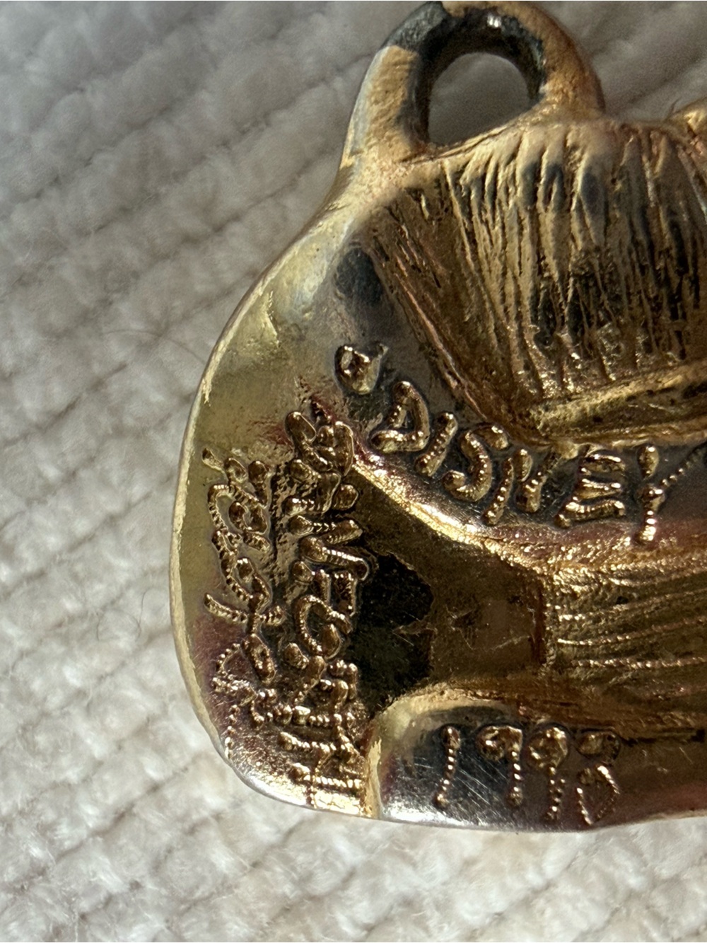 Vintage Disney Classic Pooh Pendant gold medal Charm from 1998 & 1952 Book Bund - Picture 4 of 8